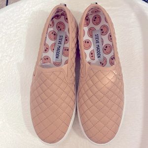 Girls Steve Madden Quilted Blush slip on shoes